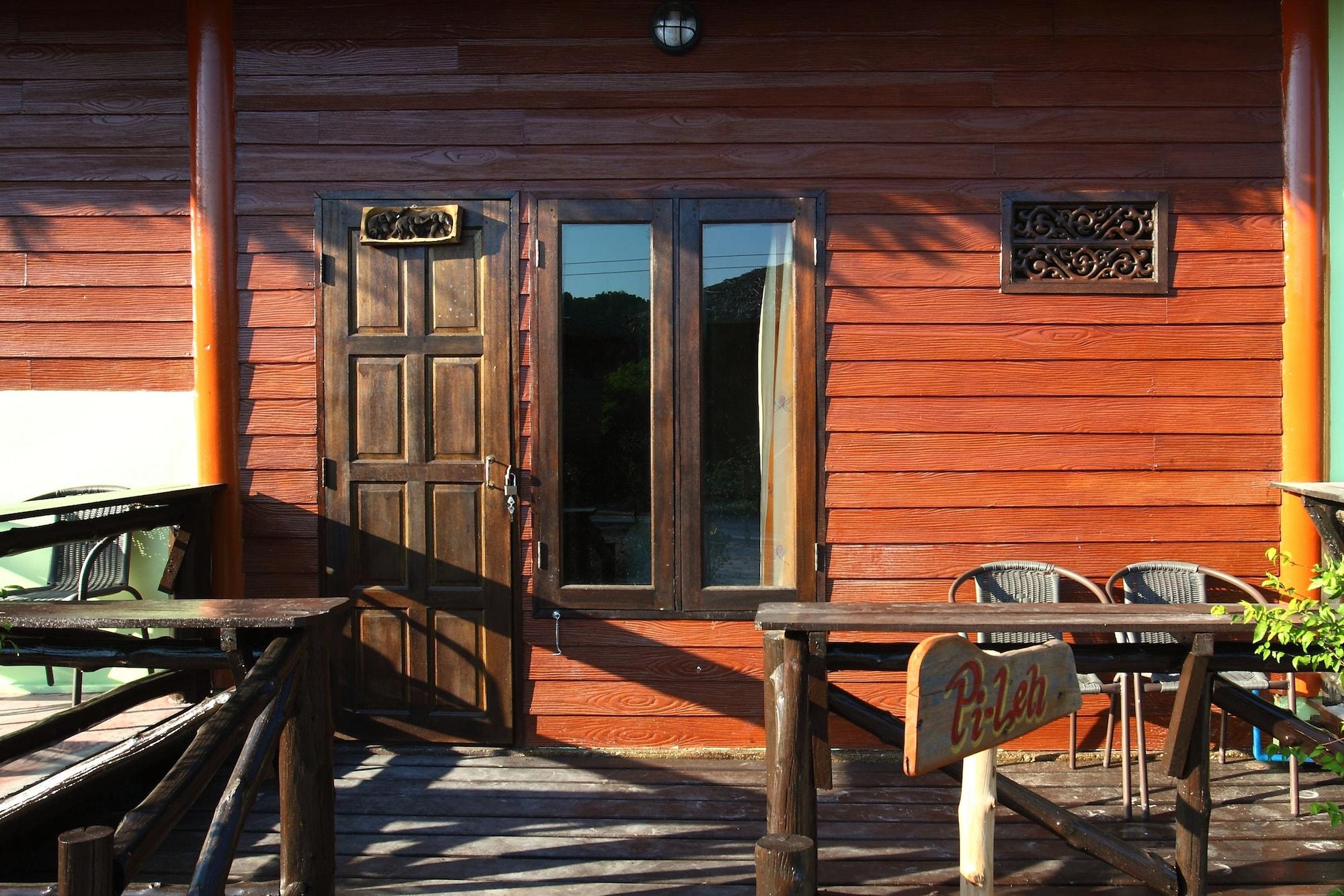 PP Red Tuna Hut Islas Phi Phi Exterior foto