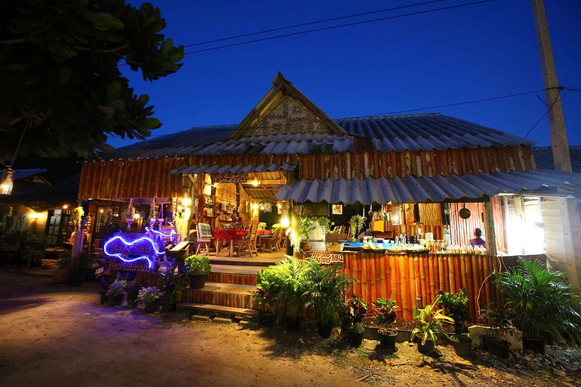 PP Red Tuna Hut Islas Phi Phi Exterior foto