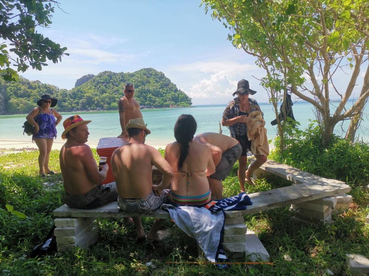 PP Red Tuna Hut Islas Phi Phi Exterior foto